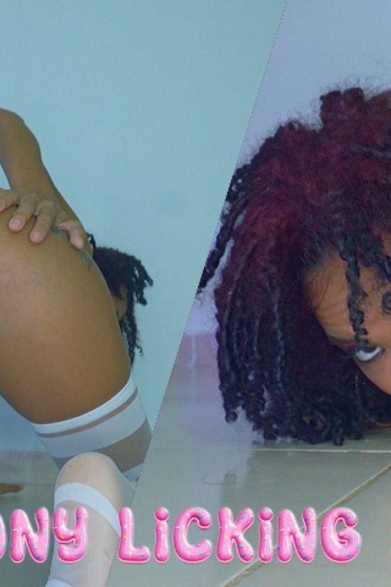 TP-manyvidsesmeraldebony-ebony-licking-pee