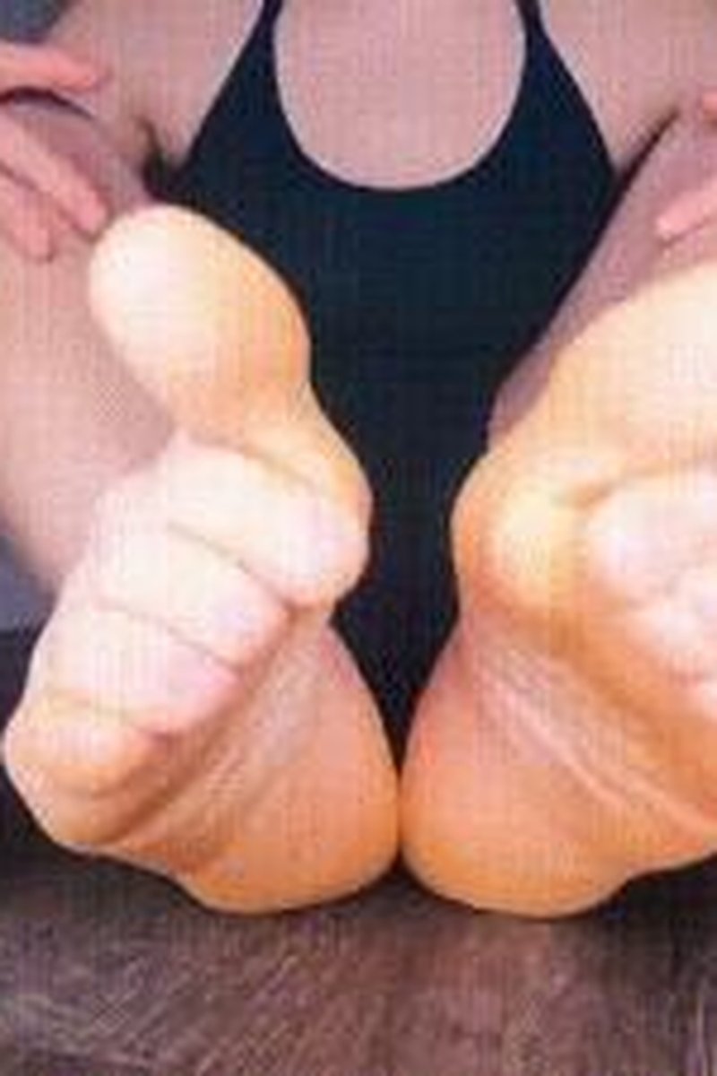 Collared Foot Slave - Screenshot 1 of 4 - Broken