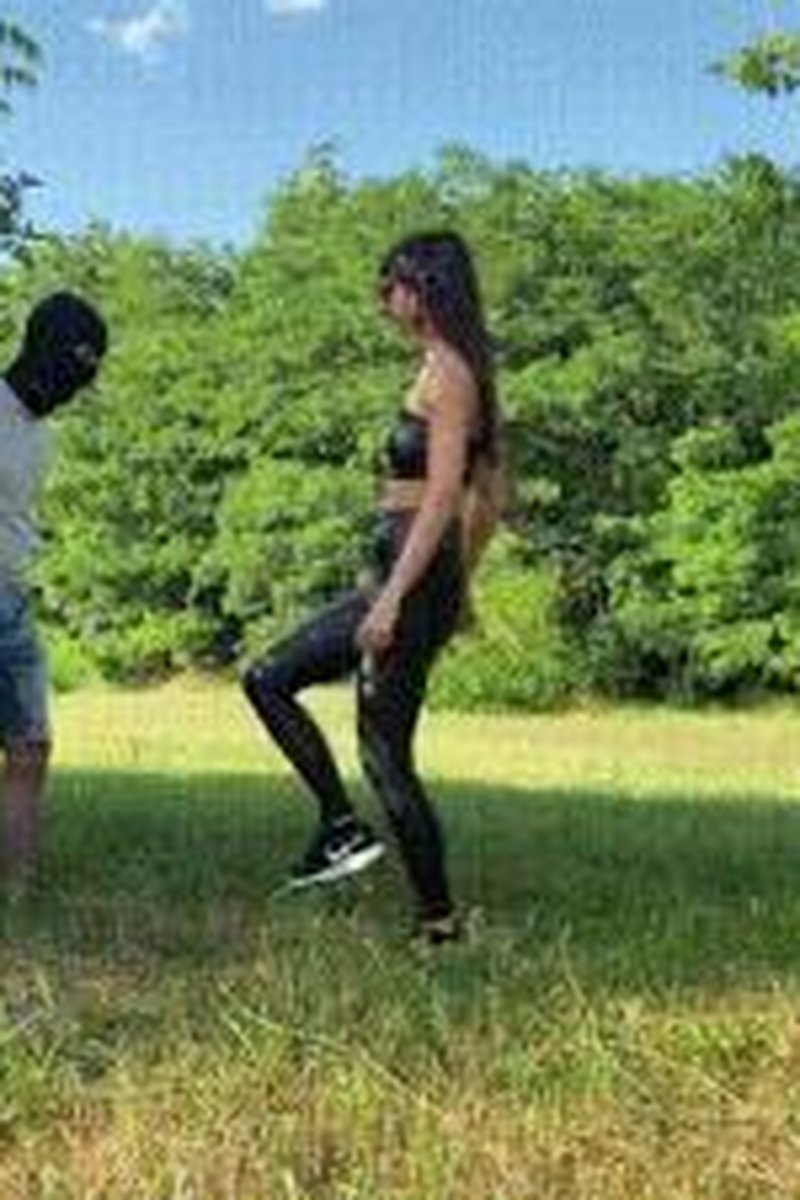 Outdoor Ballbusting - Screenshot 1 of 4 - Brown Hair