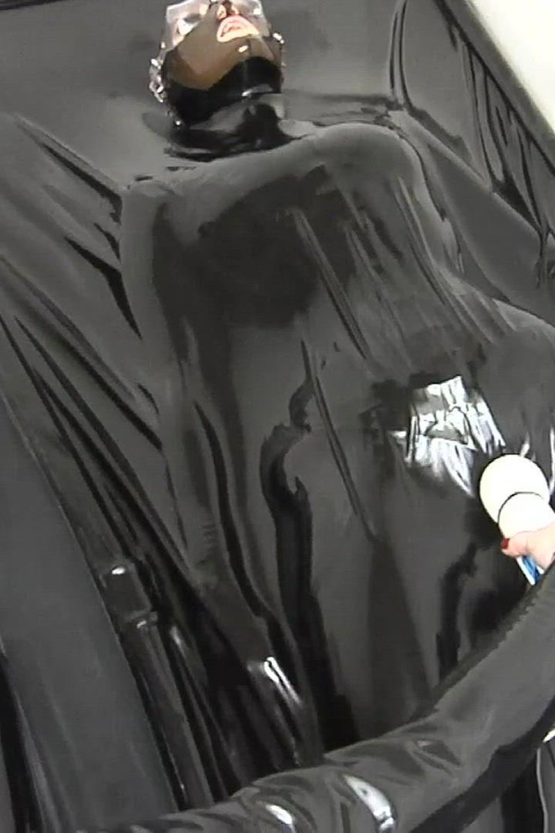 Vacuum Bed - Screenshot 1 of 4 - Bondage