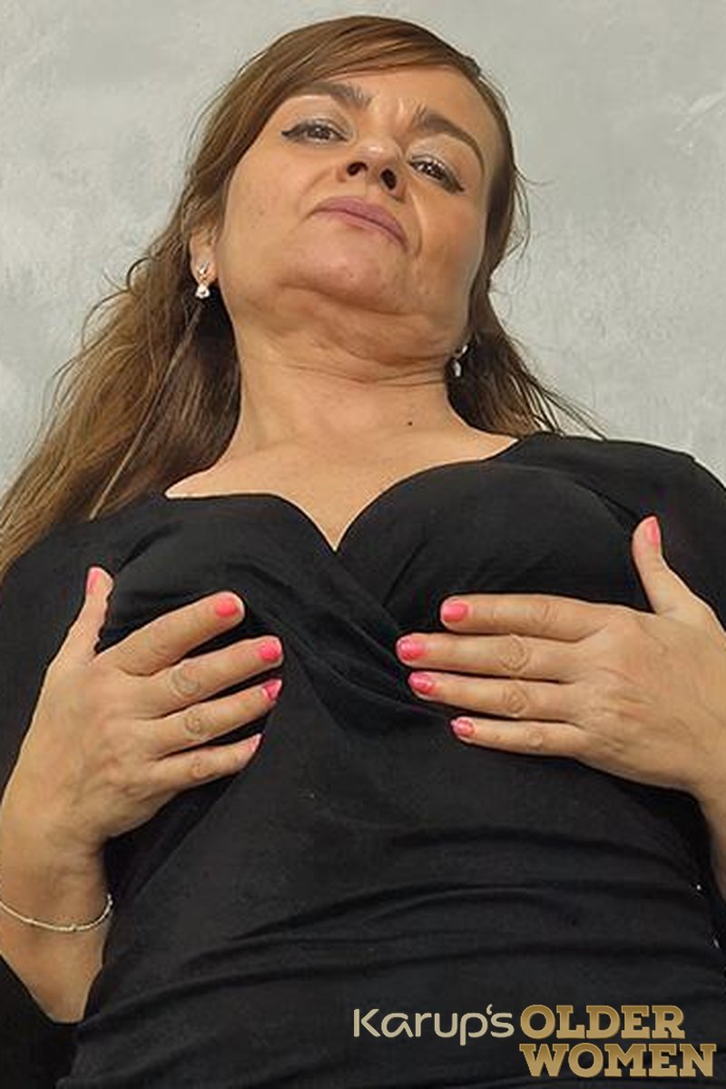 Thick MILF Eveline - Screenshot 1 of 4 - Eveline Magic