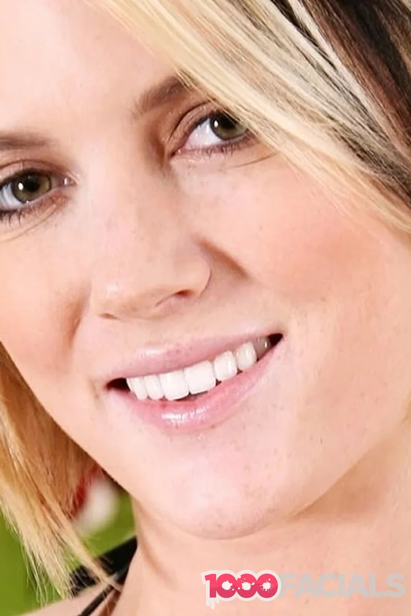 Riley Rey - Screenshot 1 of 4 - Blond Hair