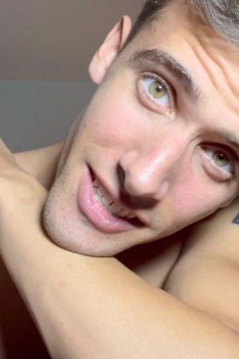 Tiny Trapped & Teased - Screenshot 1 of 4 - Eye Contact