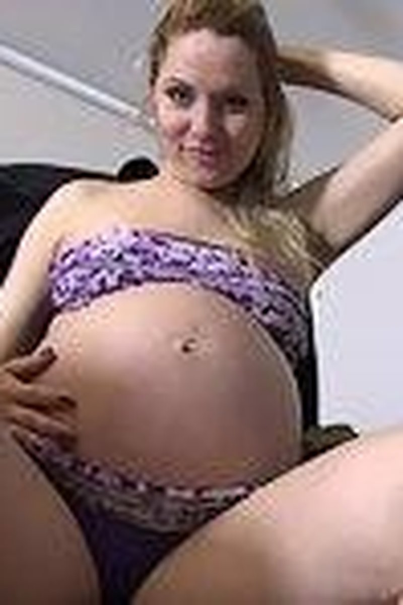 Quick Chat Then Shoot - Screenshot 1 of 4 - Pregnant