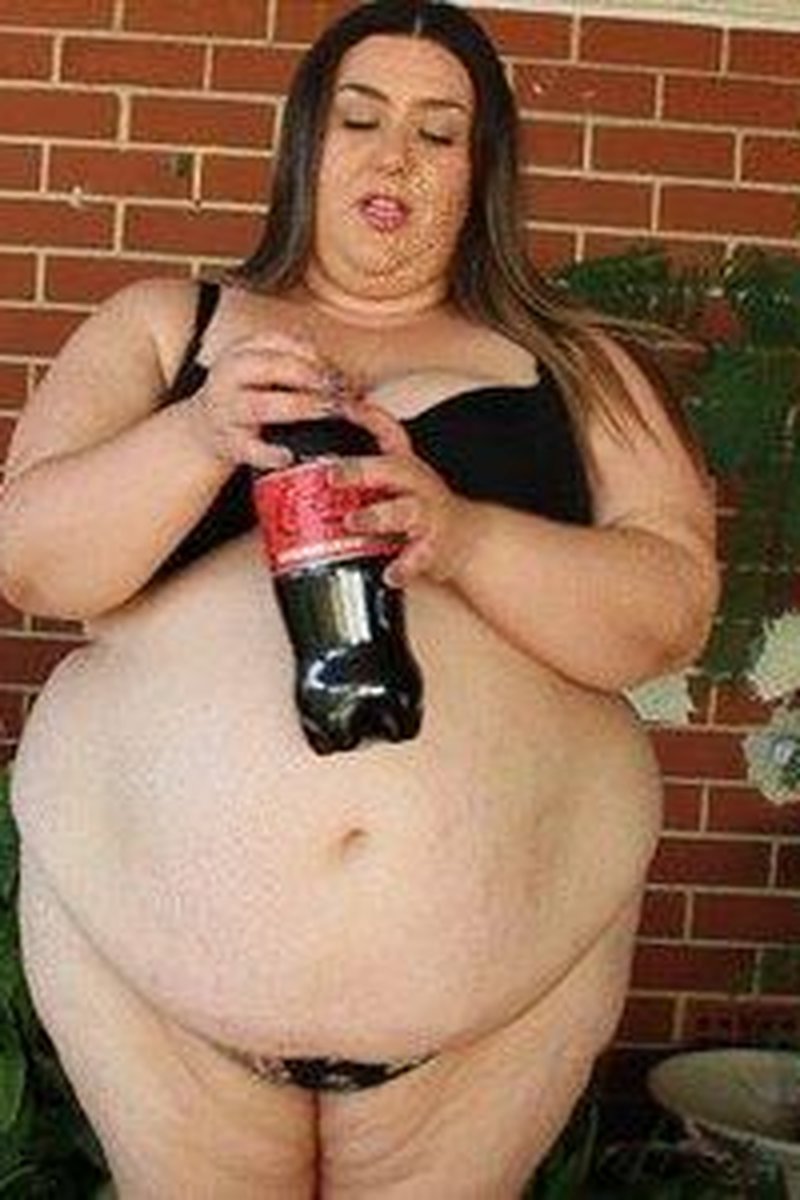 BBW Chugging Coke - Screenshot 1 of 4 - BBW