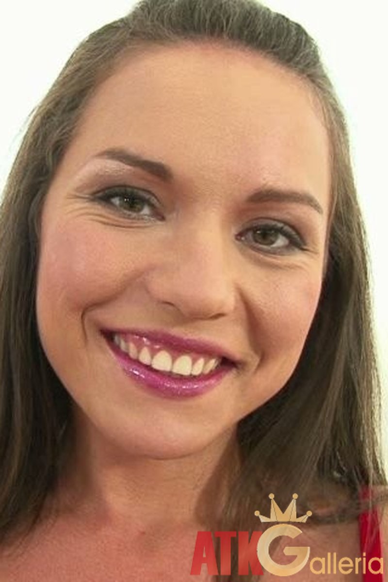 Nataly Gold - Action - Screenshot 1 of 4 - Anal