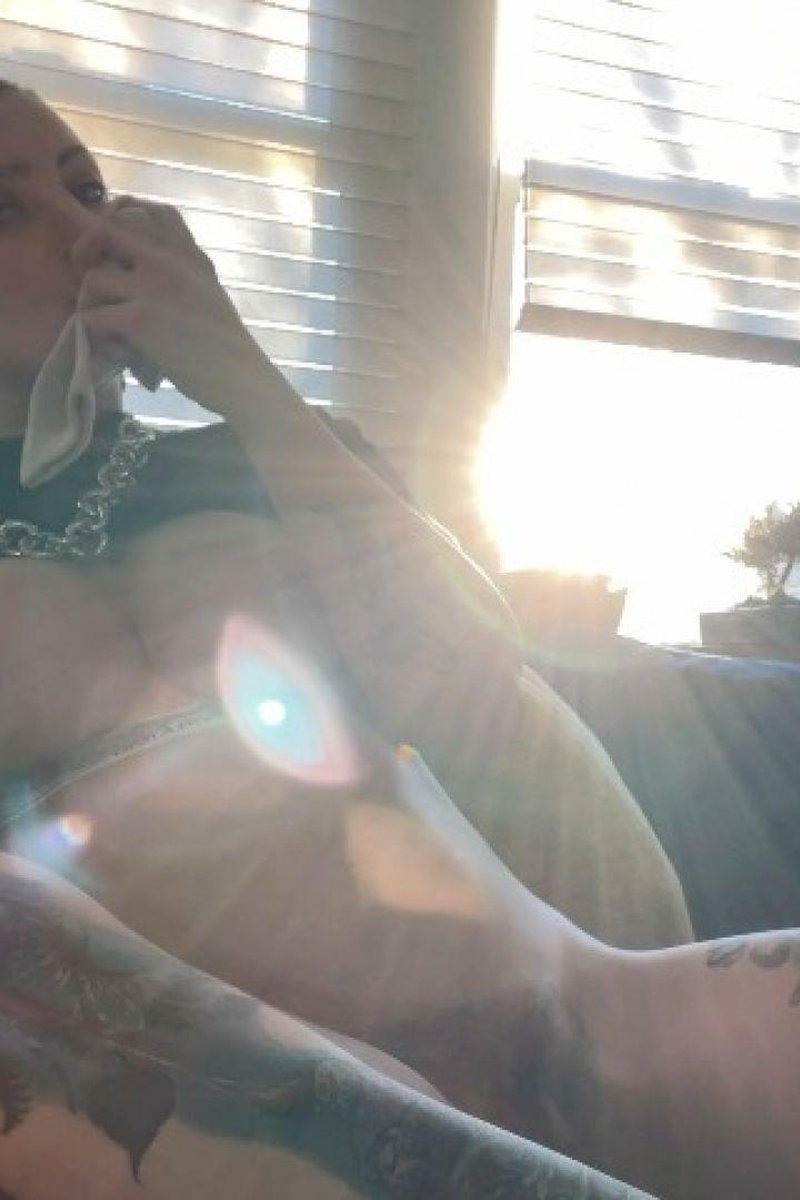 Sunset Sock Thief - Screenshot 1 of 4 - Babes