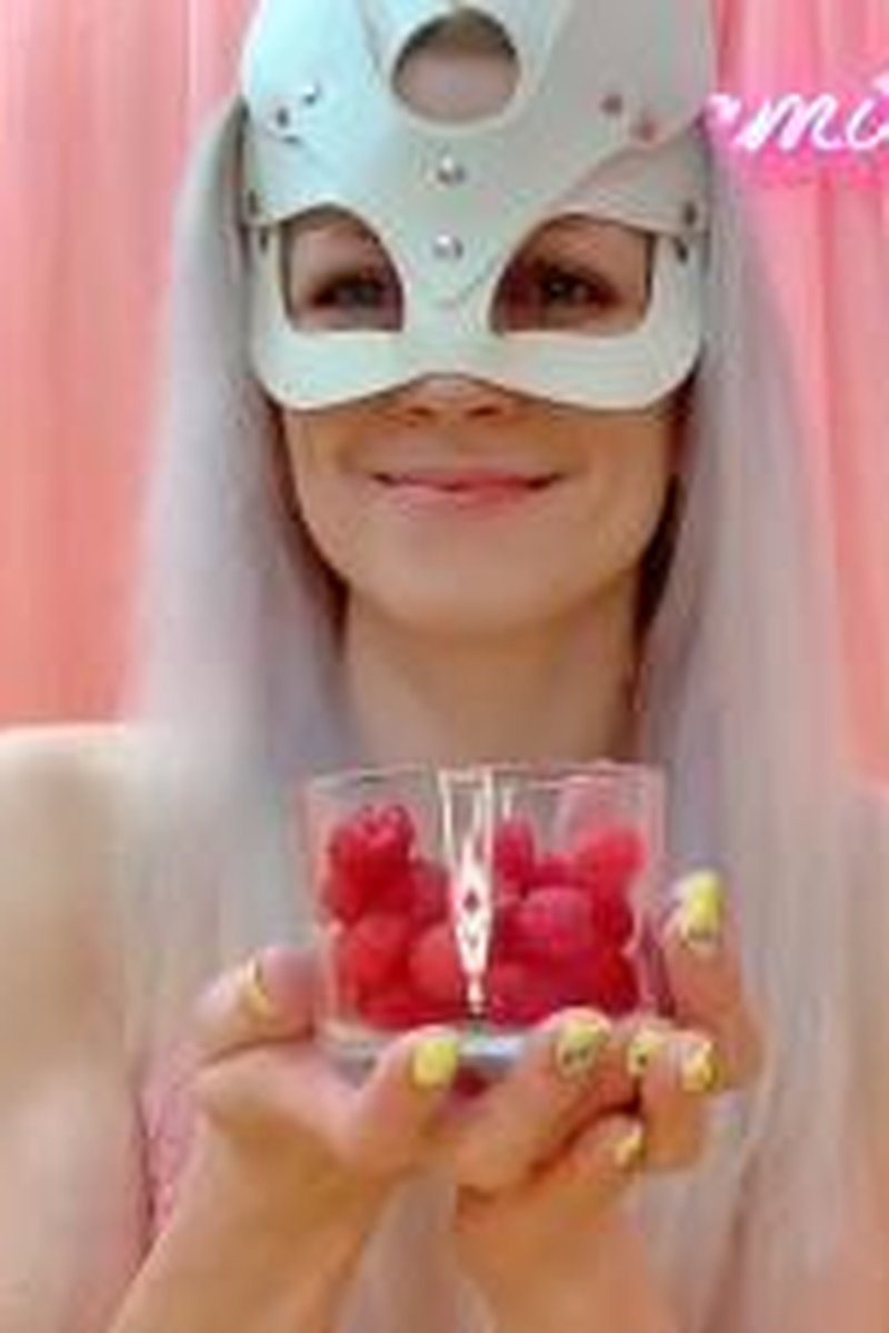 Raspberry Vore - Screenshot 1 of 4 - Chewing