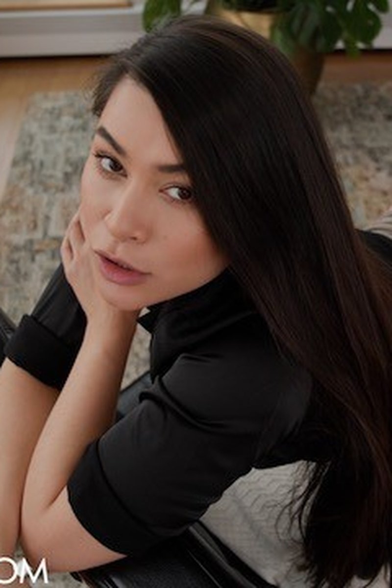Couples Therapy - Meana Wolf - Screenshot 1 of 4 - Asian