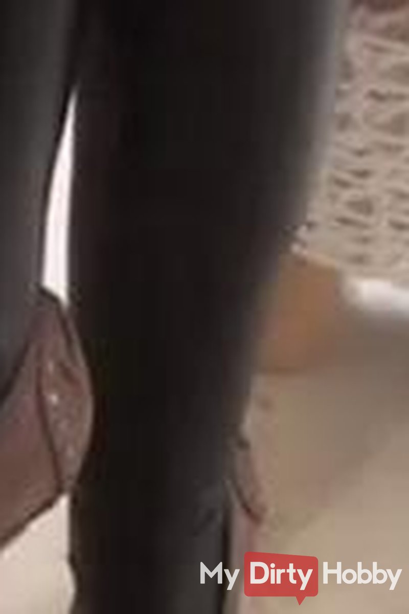 Spread Legs Complacent ?? - Screenshot 1 of 4 - Milfdeluxe