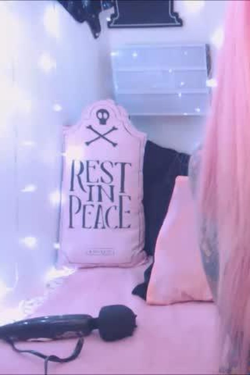 Sharing Sub. Goth Slut - Screenshot 1 of 4 - Goth