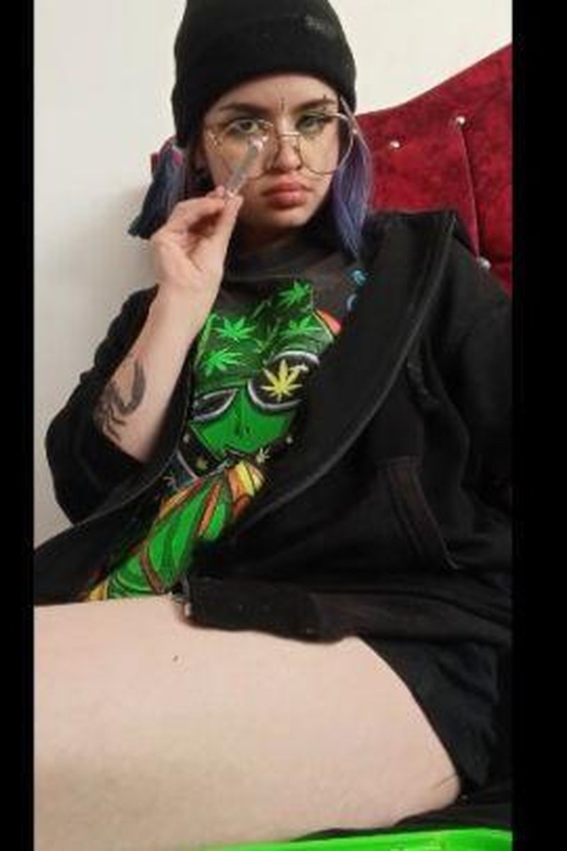 Happy420 - Screenshot 1 of 4 - 420 Girl