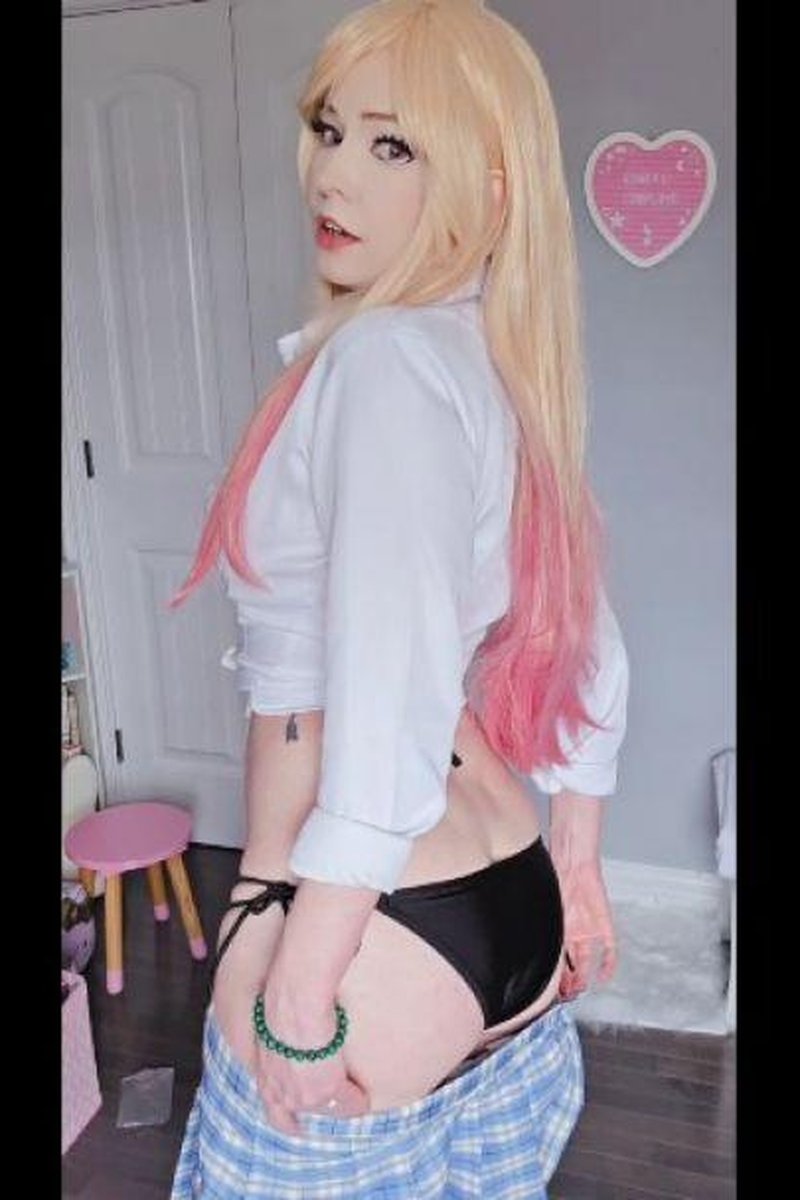Marin Kitagawa Strips And Fucks - Screenshot 1 of 4 - Cosplay