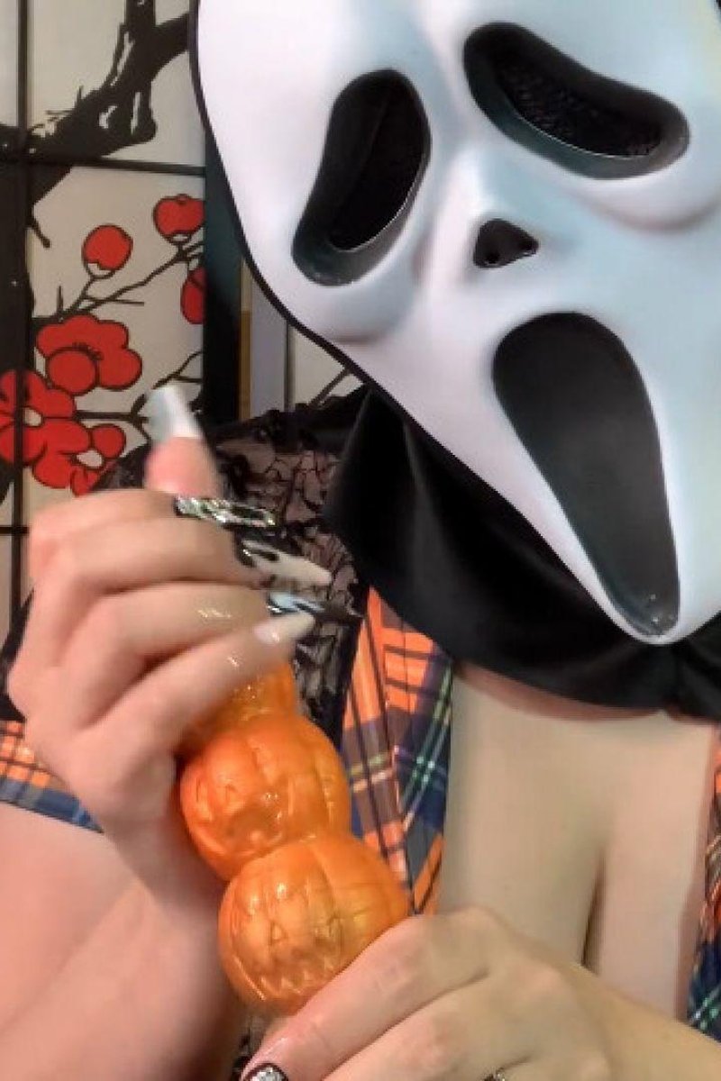 Scream Queen - Screenshot 1 of 4 - Canadian Girls