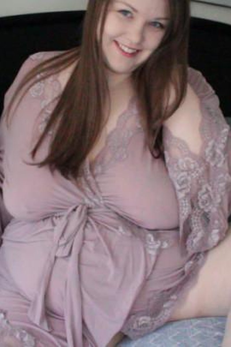 Bathrobe Belly - Screenshot 1 of 4 - BBW
