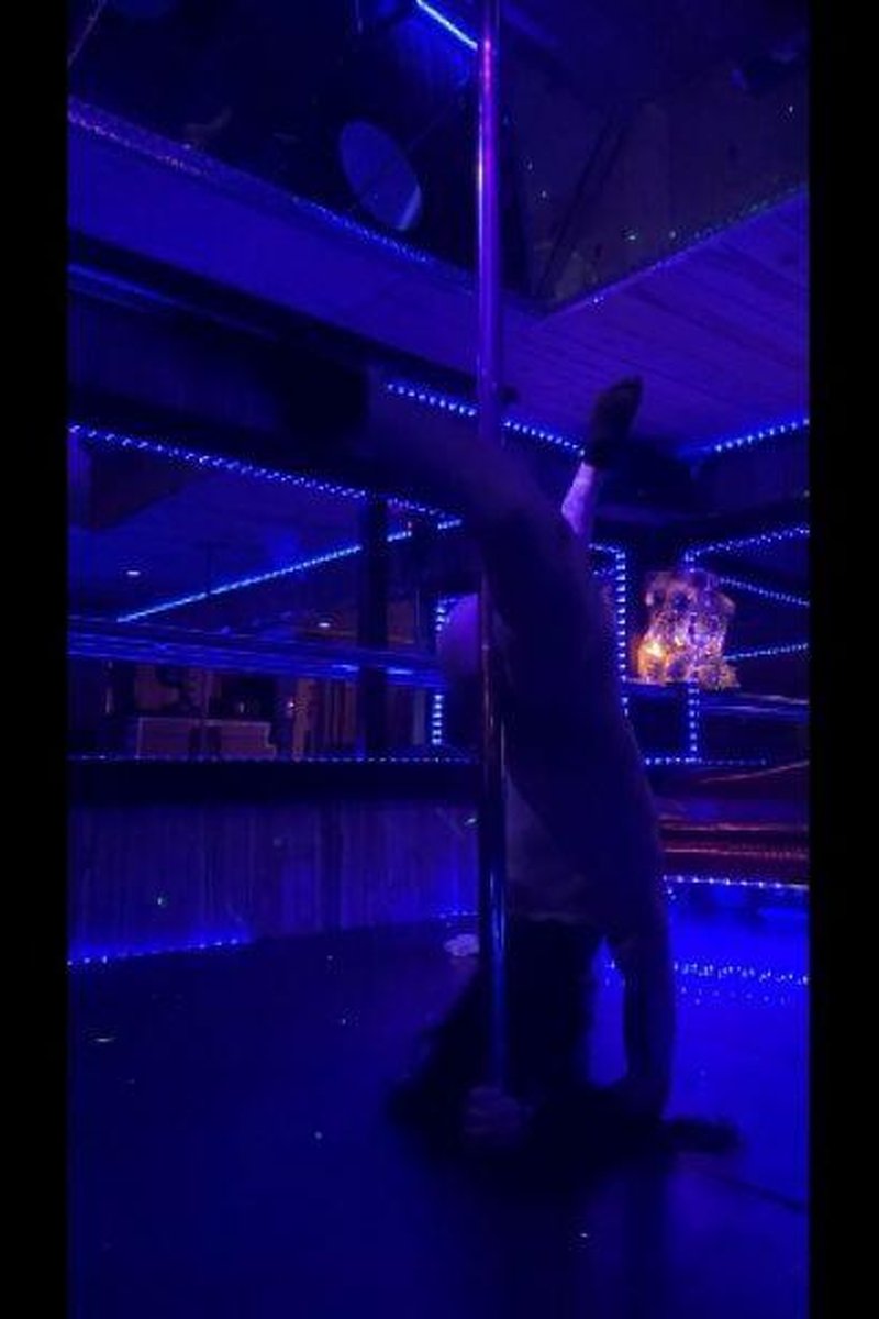 Pole Practice - Screenshot 1 of 4 - Spread Legs