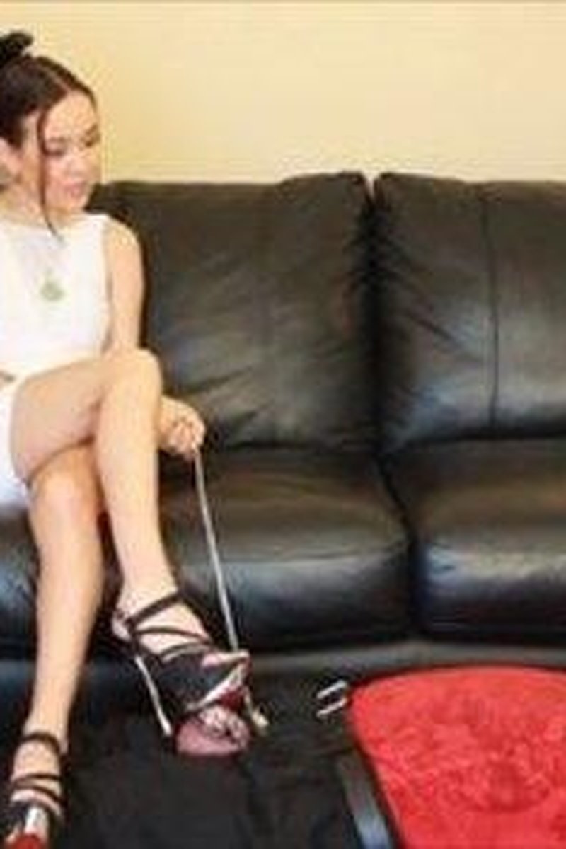 Holiday Sympathy for the Locked Loser - Screenshot 1 of 4 - Asian