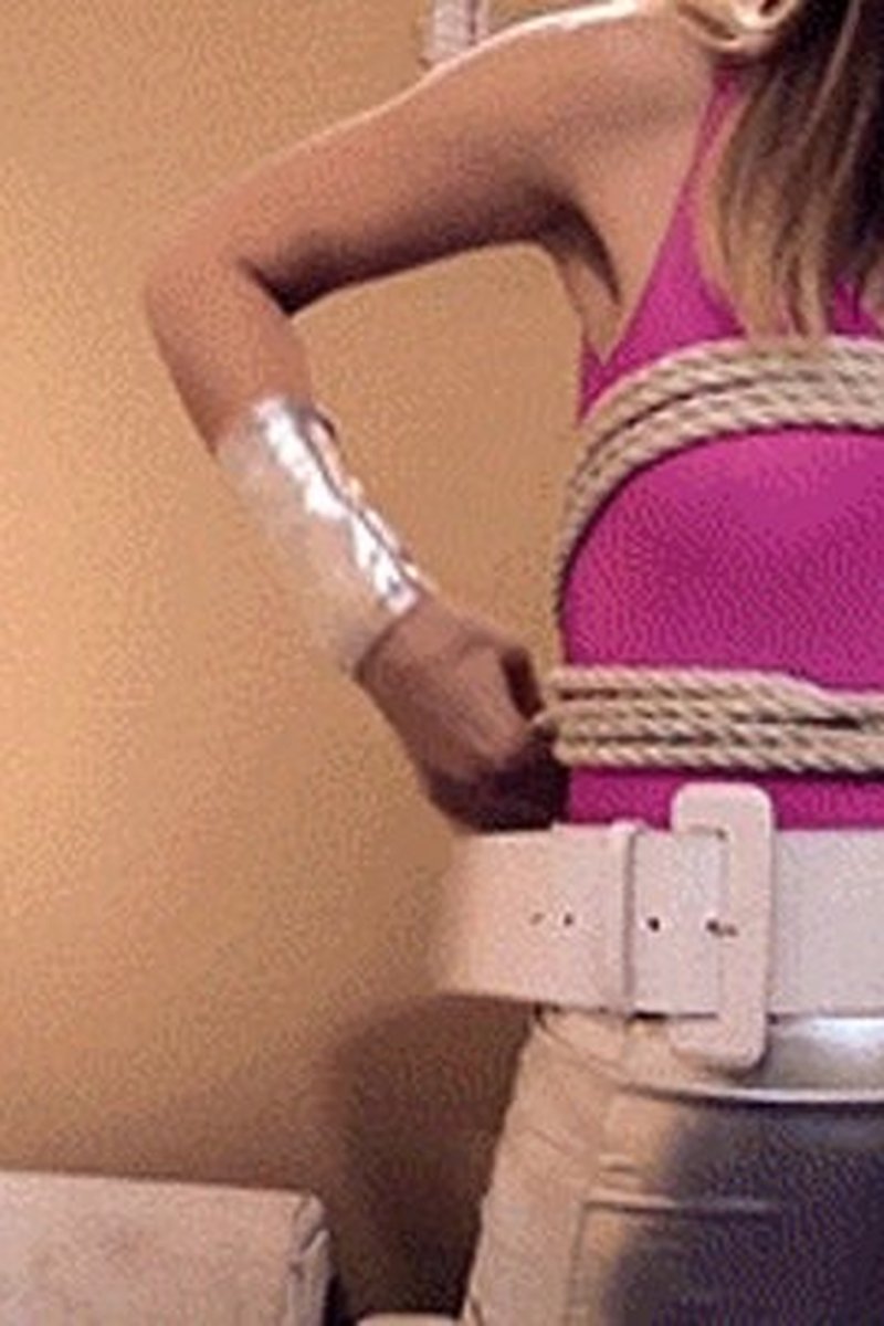 Bound Heroine - Screenshot 1 of 4 - Babes