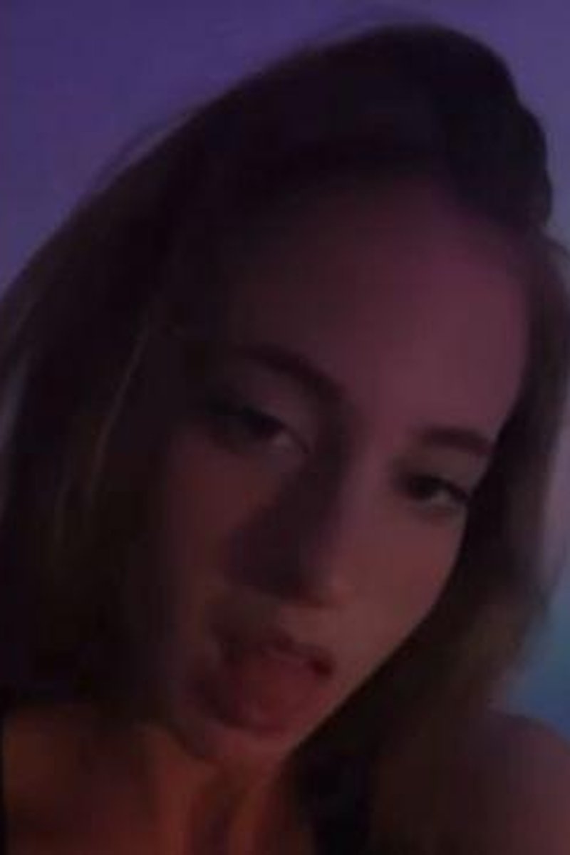 Make Out Slut - Screenshot 1 of 4 - Aheago