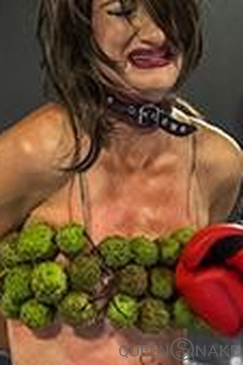 Green Bikini - Screenshot 1 of 4 - Conkers