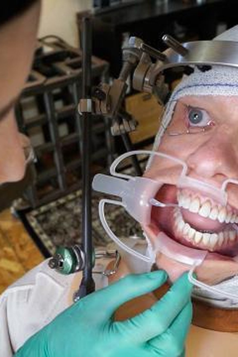 Strange Hobbies At The Dentist - Strange Hobbies & Elise Graves - Screenshot 1 of 4 - BDSM
