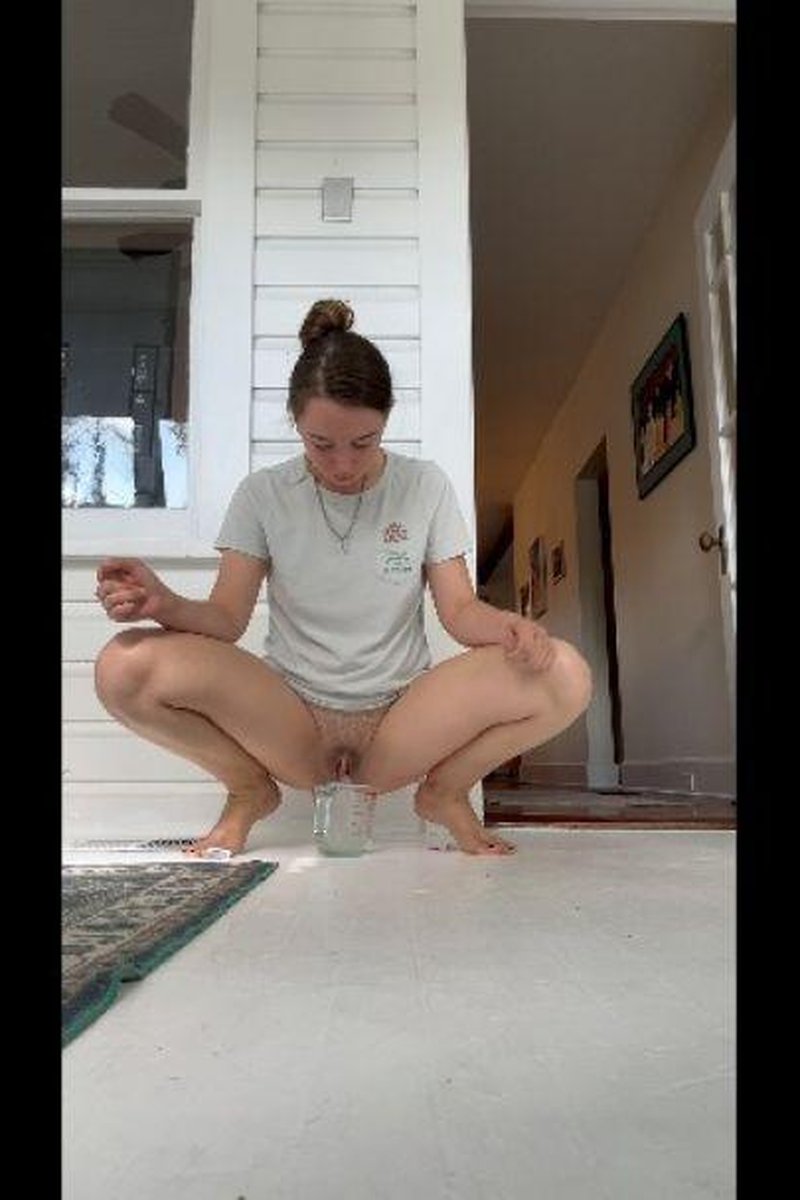 Mondays Pees - Screenshot 1 of 4 - Golden Shower