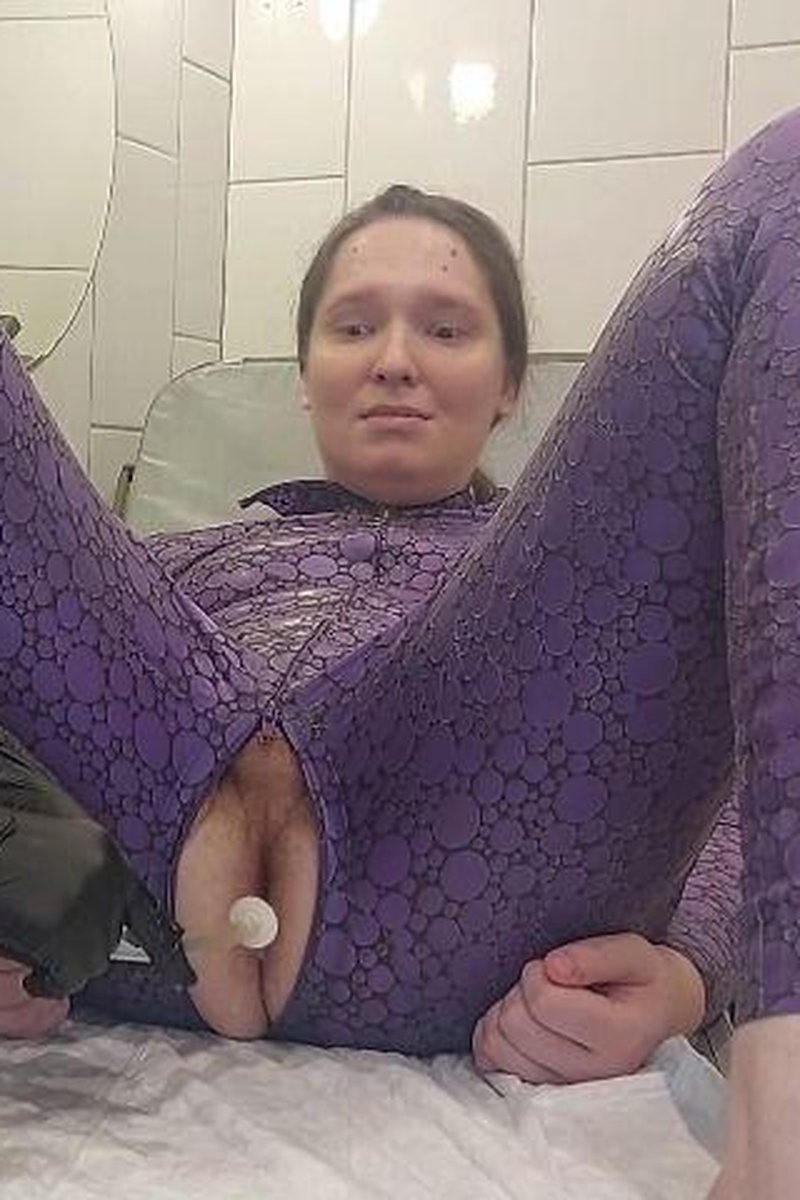 Latex Tranny Medfet Enema - Screenshot 1 of 4 - Enema