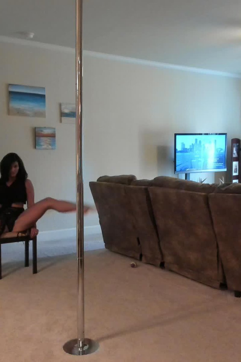 Striptease Pole Dance - Screenshot 1 of 4 - Big Tits