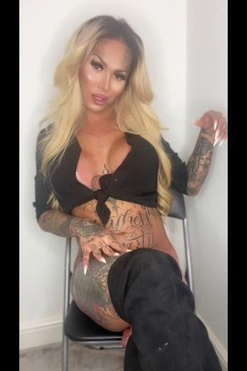 Come Sit On Mummys Lap - Screenshot 1 of 4 - Big Tits
