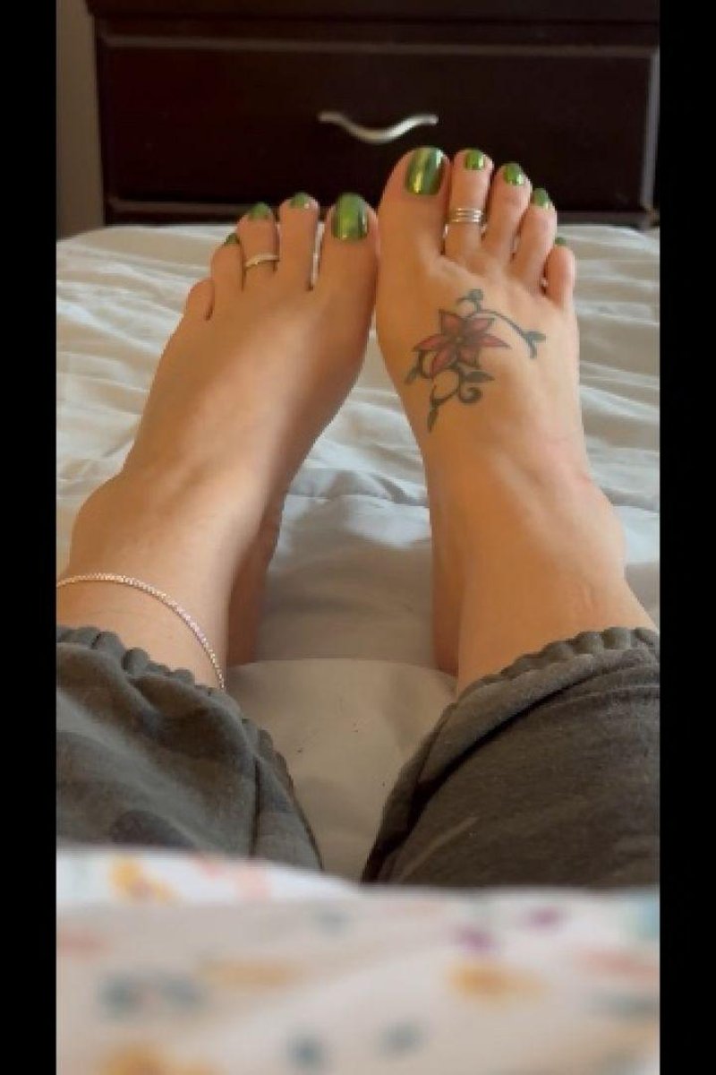 Toe Play - Screenshot 1 of 4 - BBW