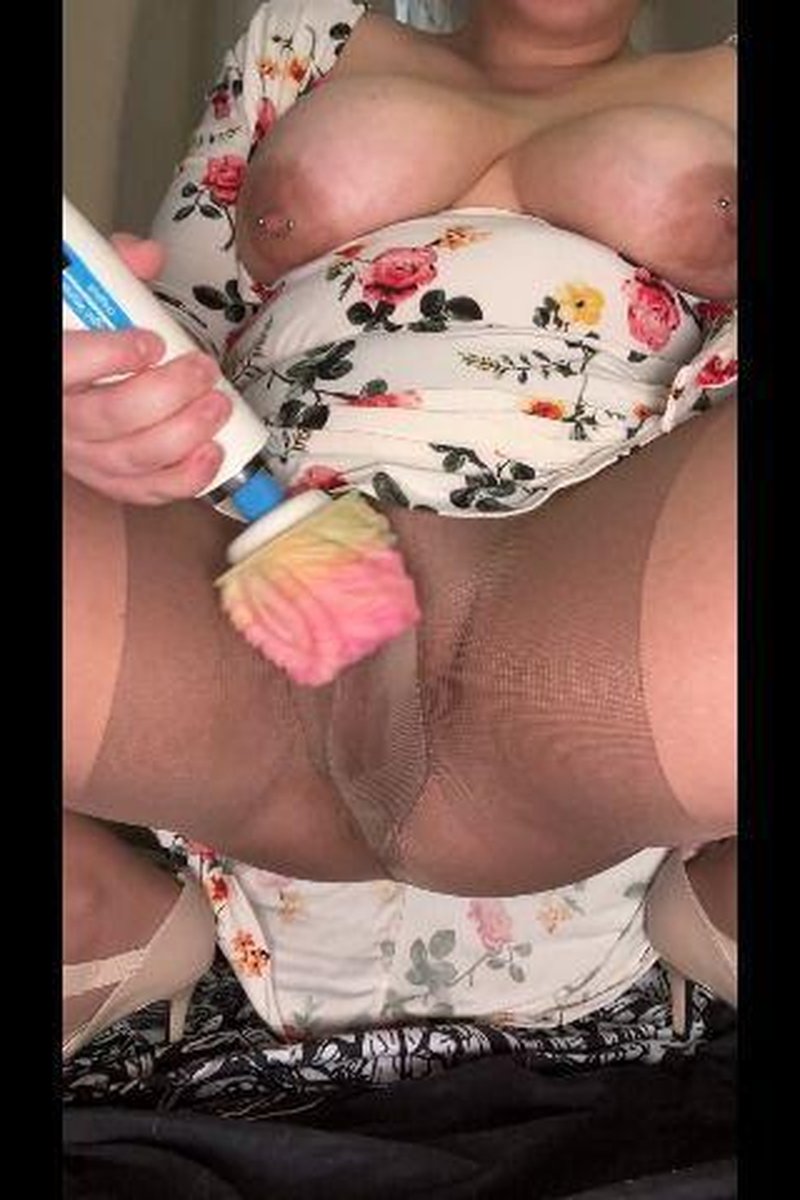 Rubbing Pantyhose And Magic Wand W/ Plug - Screenshot 1 of 4 - MILF (30+)