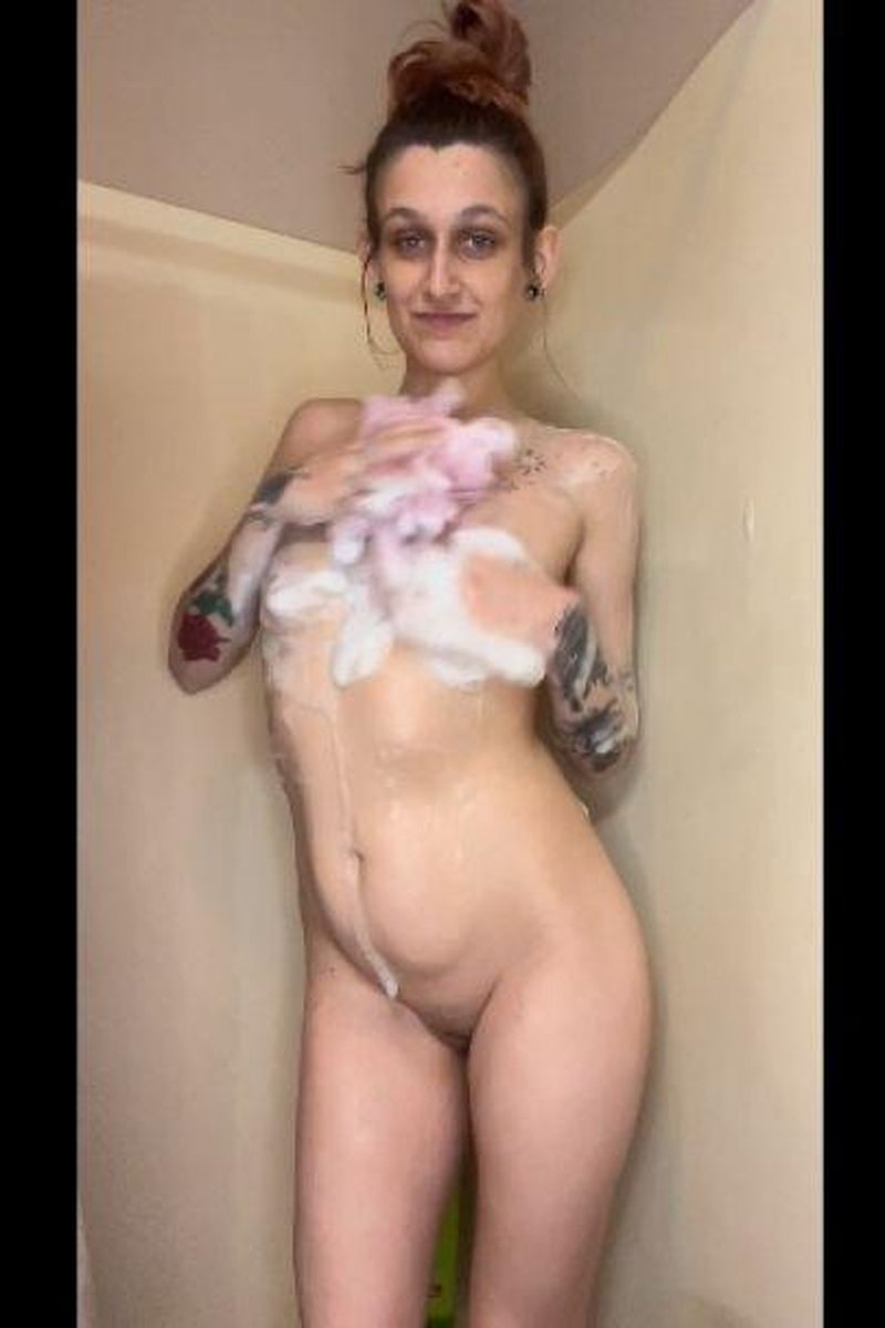 Super Soapy Shower - Screenshot 1 of 4 - Bathroom