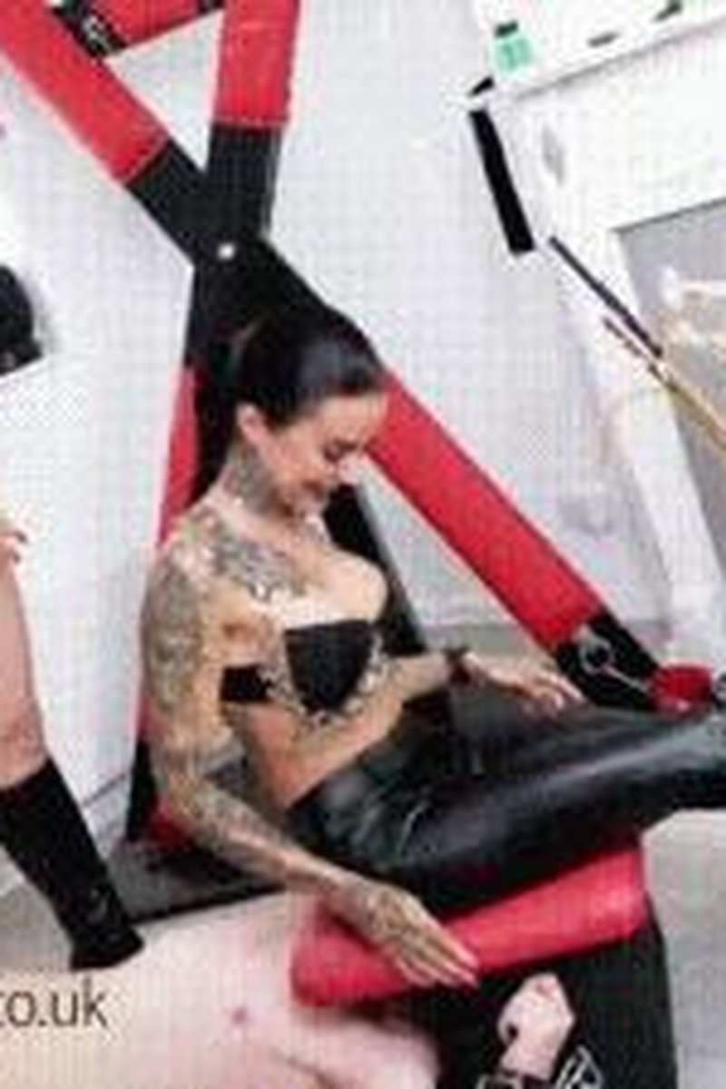 Things Get A Bit Competitive - Screenshot 1 of 4 - BDSM