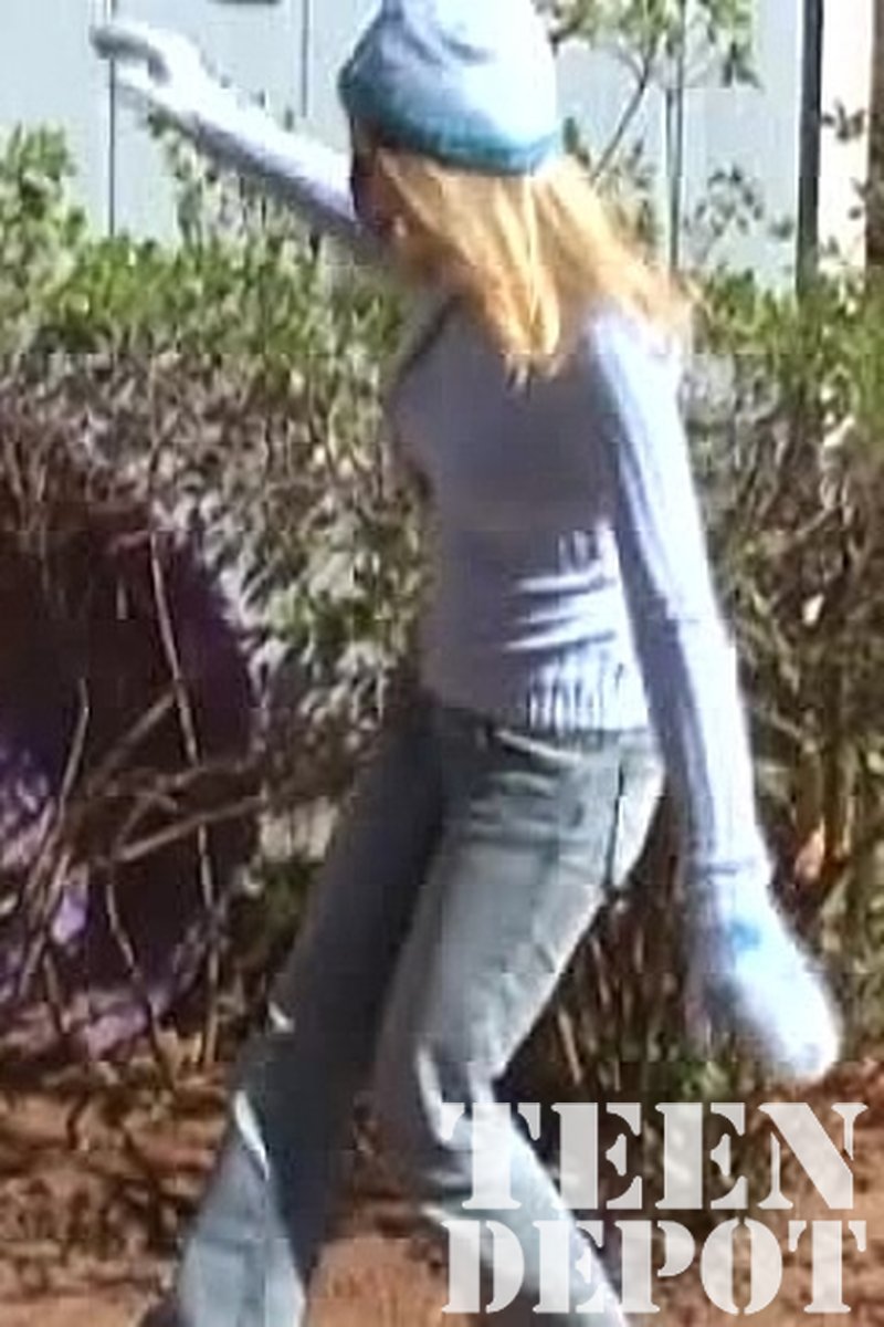 Kitty - Screenshot 1 of 4 - Teen (18-22)