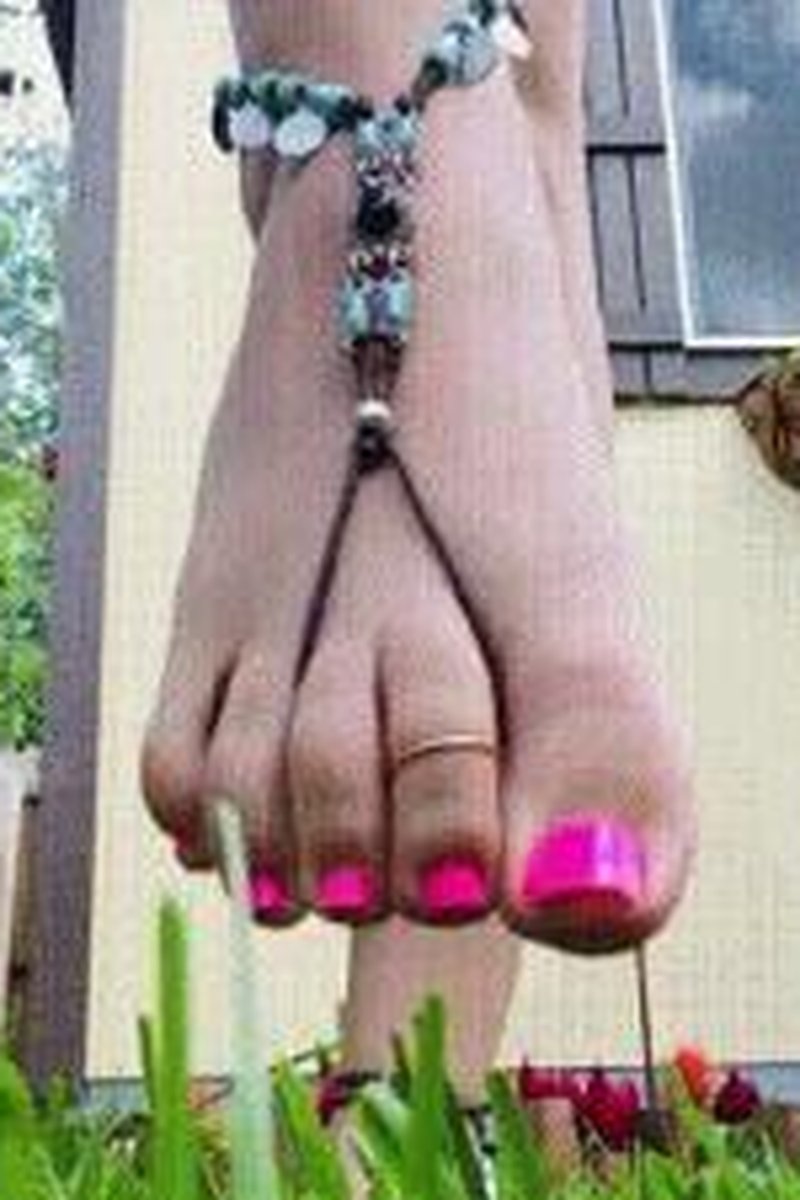 Barefoot - Screenshot 1 of 4 - Foot Fetish