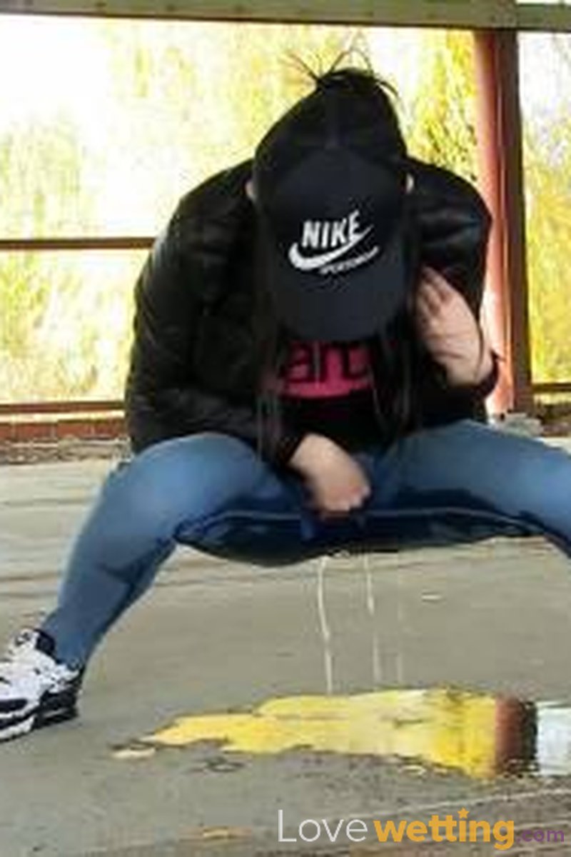 Dee - Wet Dancing - Screenshot 1 of 4 - Compete
