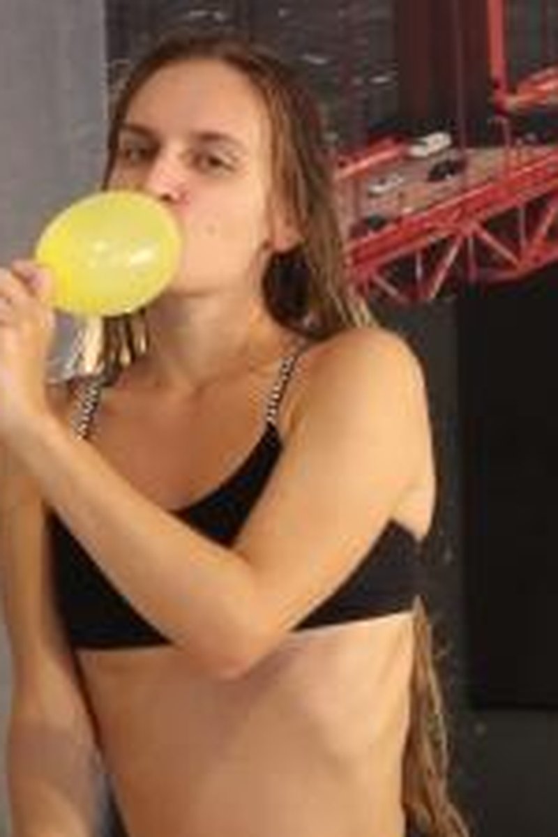 Exploding Balloons. Ass Jumping On Balls - Screenshot 1 of 4 - Ass Control