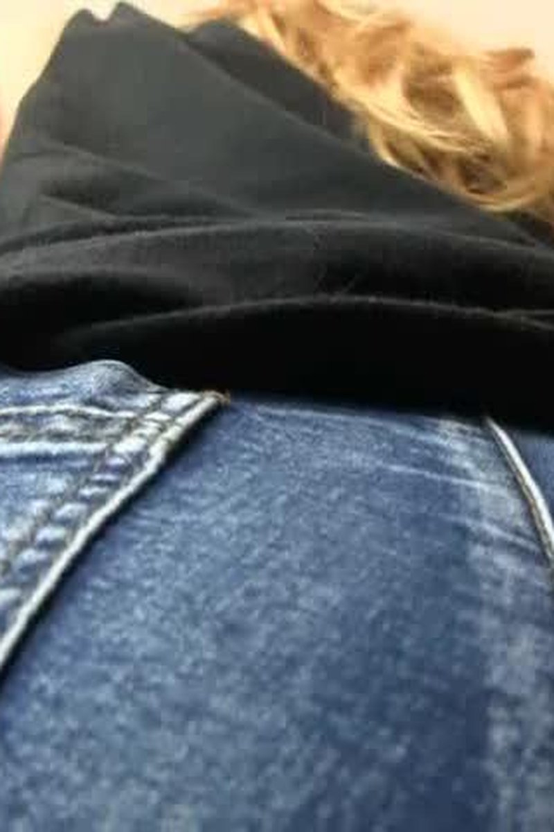 Facesitting Ko HD - Screenshot 1 of 4 - Ass Smooshing