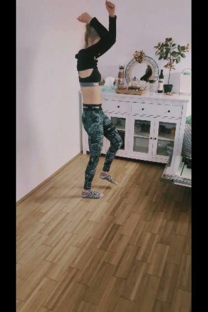 Cleaning Day - Screenshot 1 of 4 - Blonde Hair (Female)