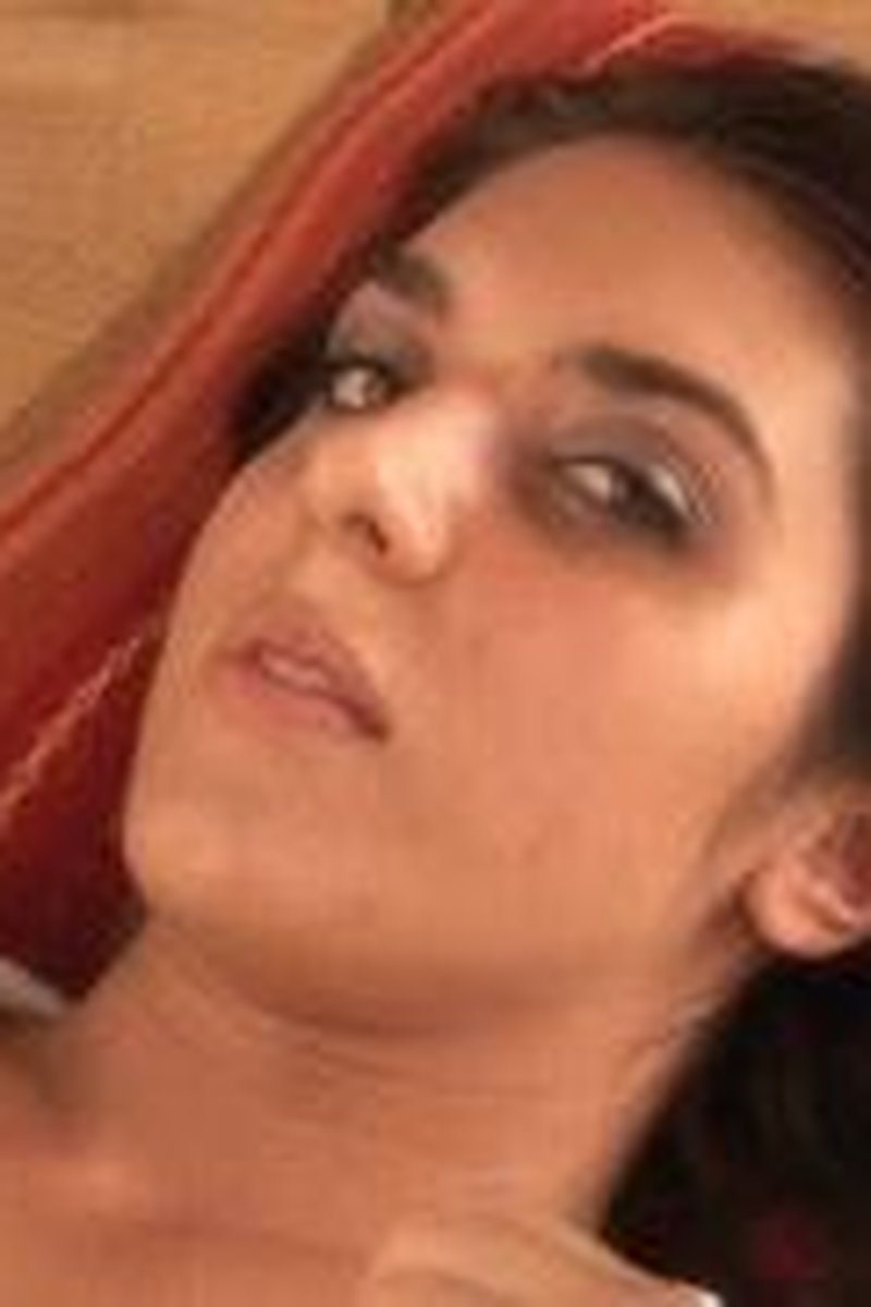 Clare - Screenshot 1 of 4 - Masturbation