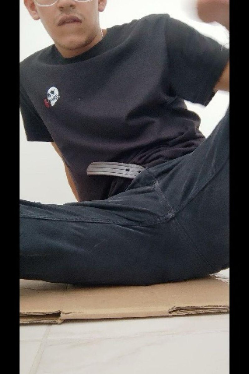 Alone At Work - Screenshot 1 of 4 - Anal