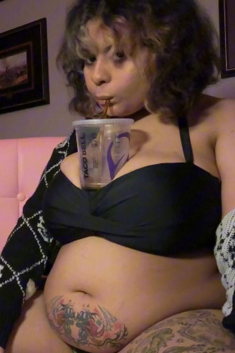 BBW Stuffing And Bloating - Screenshot 1 of 4 - BBW