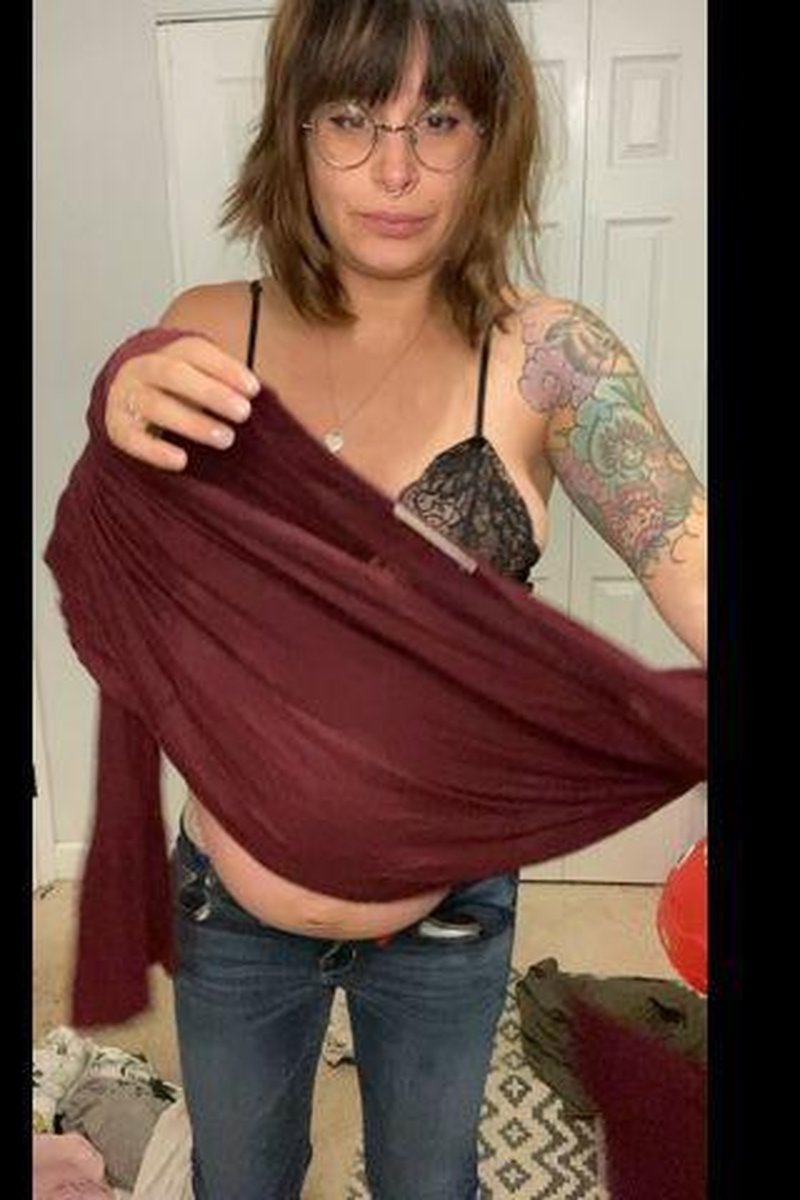 Pregnant Clothing Try On - Screenshot 1 of 4 - Belly Fetish