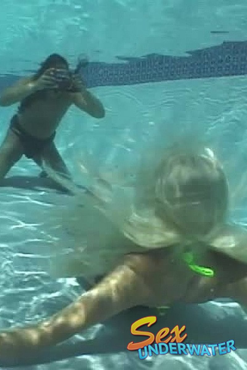 Photo Session - Screenshot 1 of 4 - Water