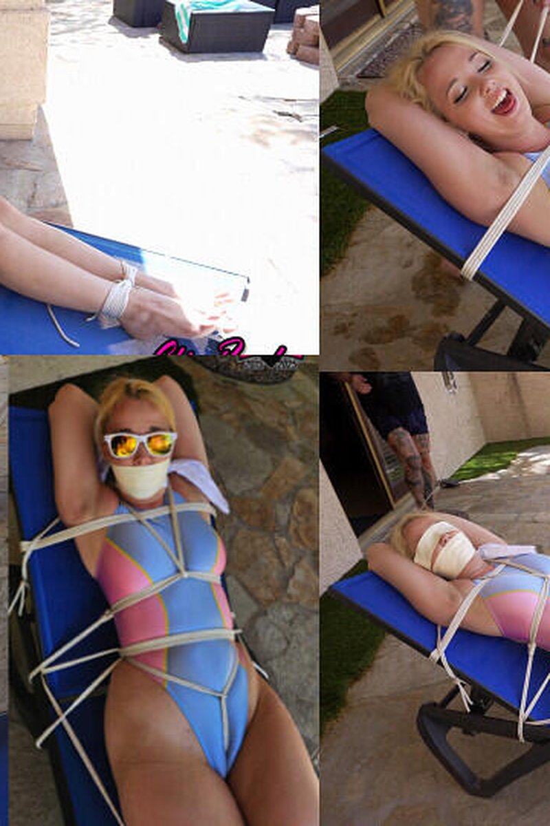 Holiday Bound Orgasms - Screenshot 1 of 4 - Blindfold