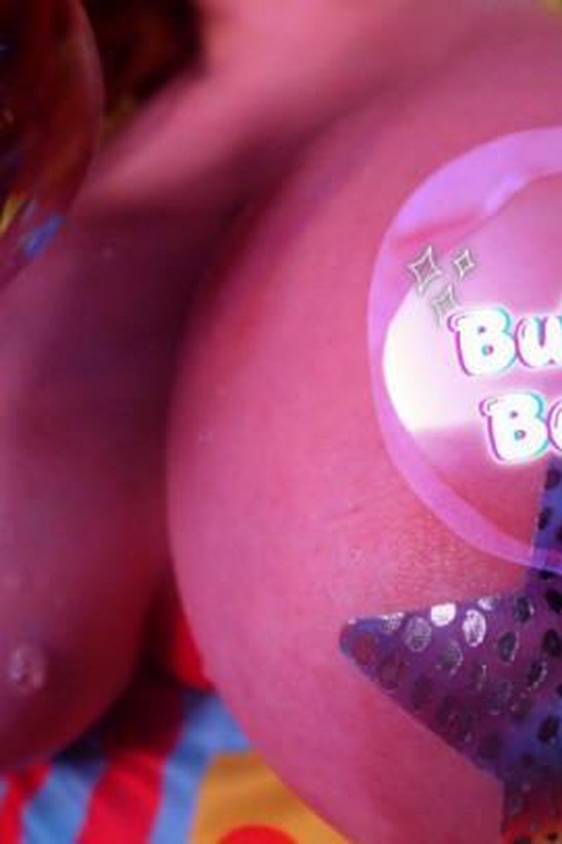 Bubble Boobs - Screenshot 1 of 4 - Choking