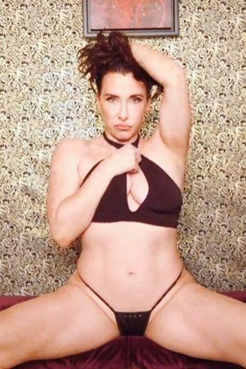 Night - Screenshot 1 of 4 - Brown Hair