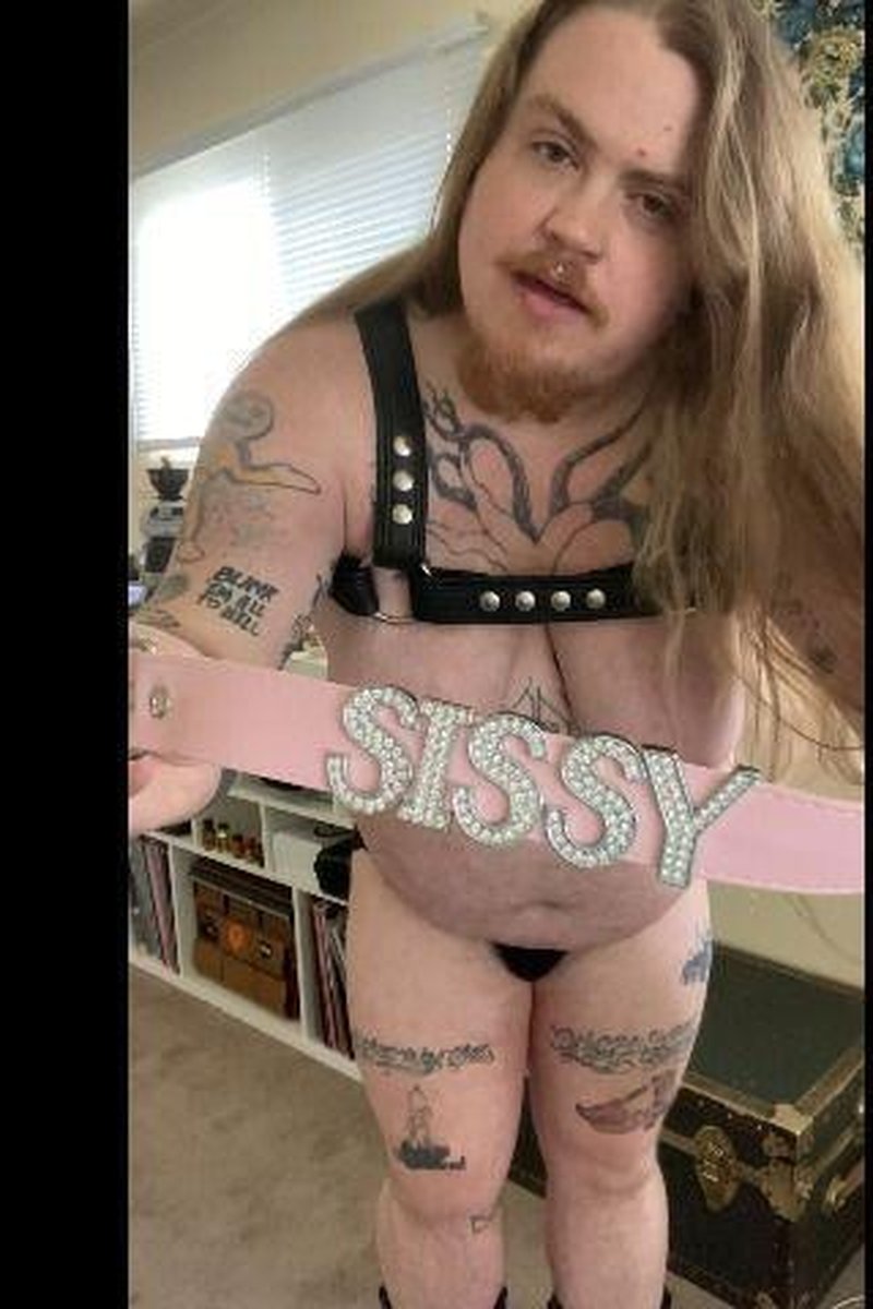 Sissy Training Intro - Screenshot 1 of 4 - Leash