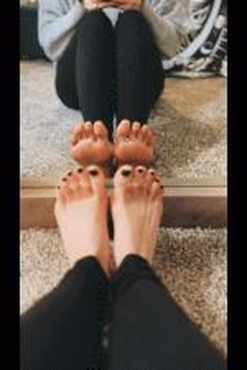 Monkey Toes - Screenshot 1 of 4 - Foot Fetish