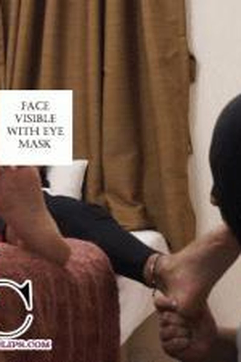 TP-iwantclipsindianmistressfemdom-sweaty-indian-feet-licking-teddys-personal-trainer-5